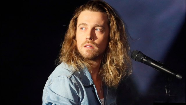 VOICI - Julien Doré : ces épreuves personnelles pas faciles traversées pendant le tournage de The Voice Kids