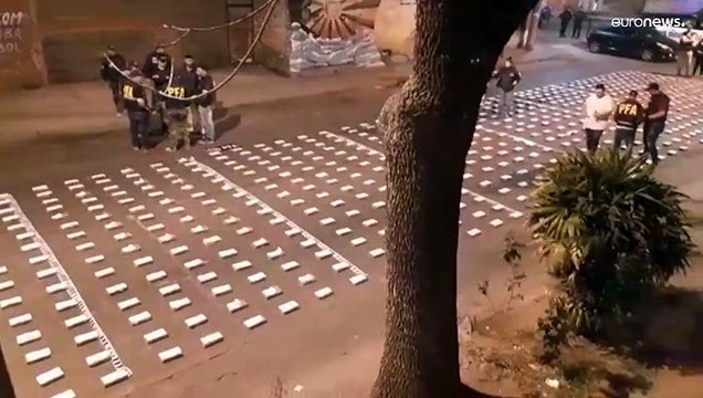شاهد: الشرطة الأرجنتينية تحجز 1.6 طنا من الكوكايين كانت متجهة نحو دبي