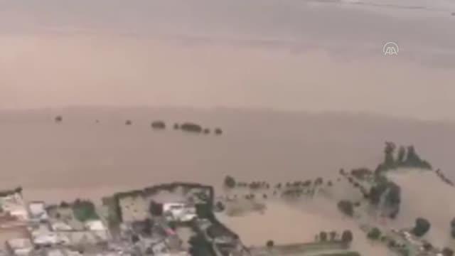 Pakistan'da şiddetli yağışlar sebebiyle ölenlerin sayısı 1000'e yaklaştı