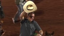 Bolsonaro fa campagna a cavallo al festival dei cowboy brasiliani