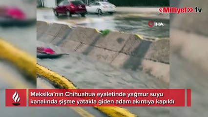 Meksika'da yağmur suyu kanalında şişme yatakla giden adam akıntıya kapıldı