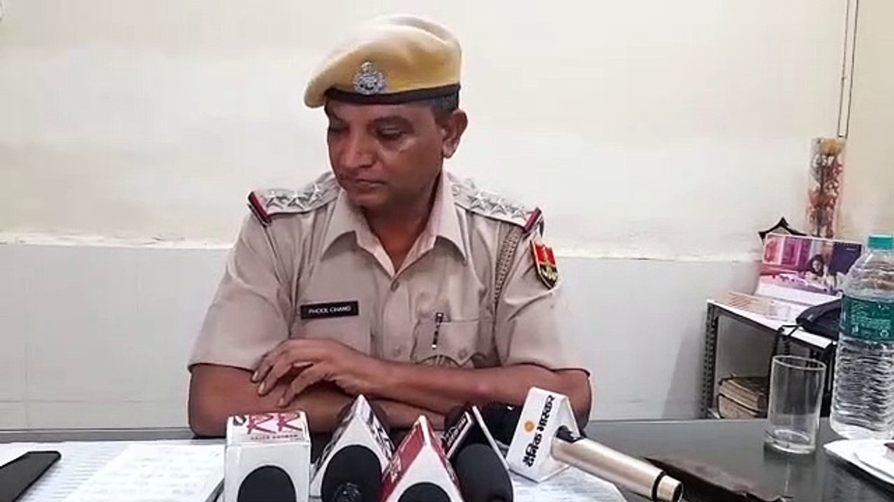 Crime News: 3 पिस्टल-2 कट्टे-33 कारतूस सहित युव...