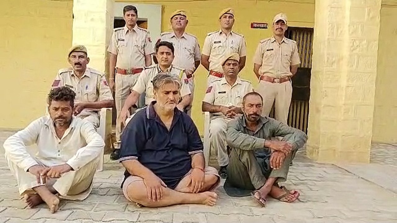 Drugs Smuggling : ट्रक में चारे की झाल की आड़ म...