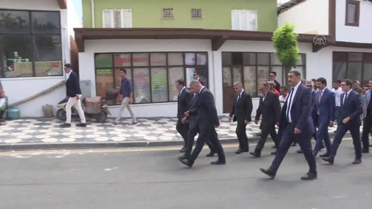 Adalet Bakanı Bozdağ, şehit ailesini ziyaret etti