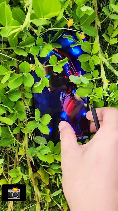 can you spot the Samsung galaxy s22 ultra? #samsunggalaxys22ultra #smartphone #tech #technology #trendytech #towardsg