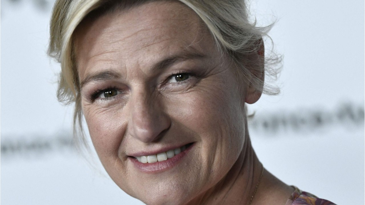 GALA VIDEO - Anne-Elisabeth Lemoine “hallucinée par ce garçon aux yeux bleus”: sa drôle de confidence sur son premier amour