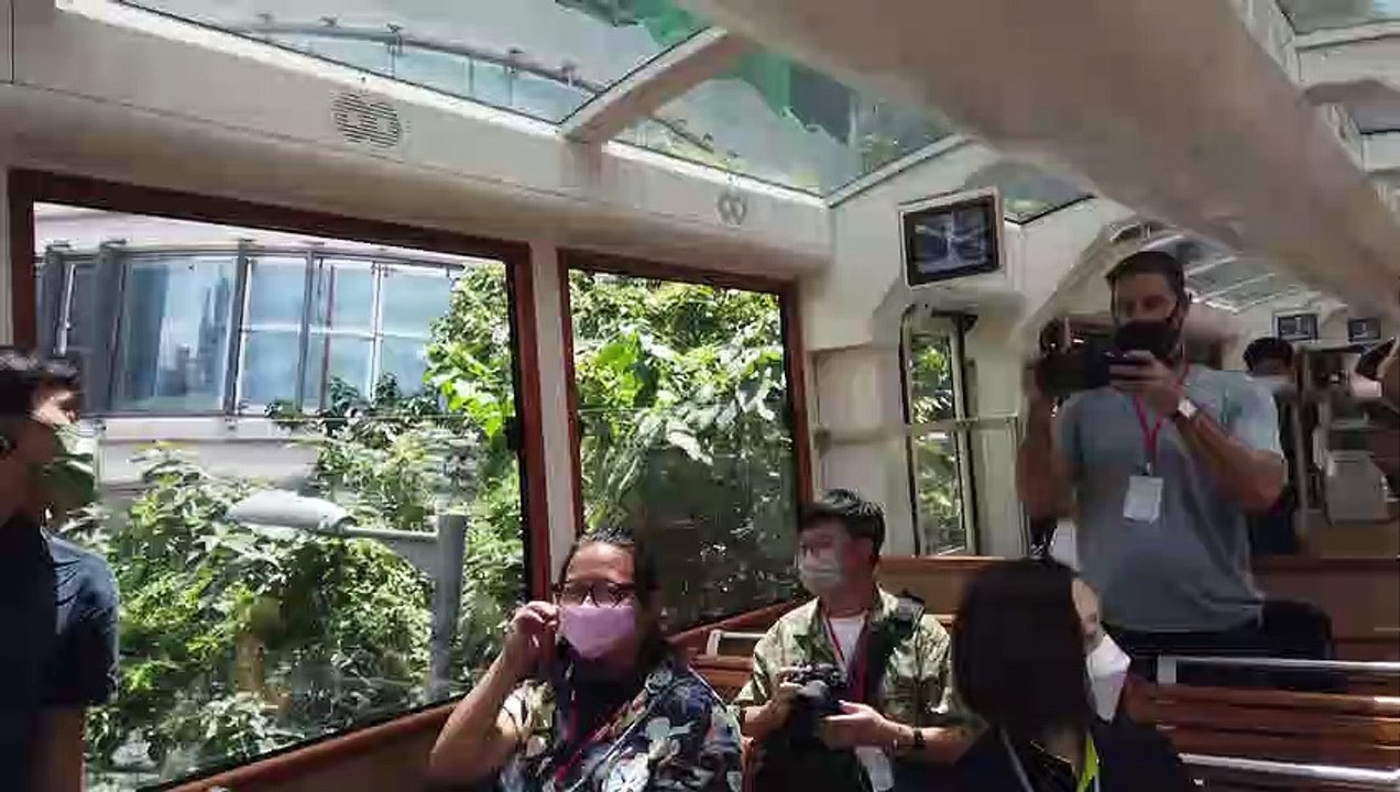 Funicular que sube al pico Victoria en Hong Kong vuelve a circular, pero aún sin turistas