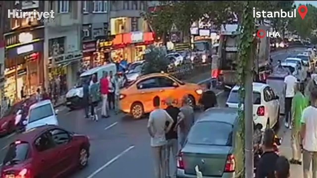 Fatih’te kendilerini almayan taksiciye saldırdılar