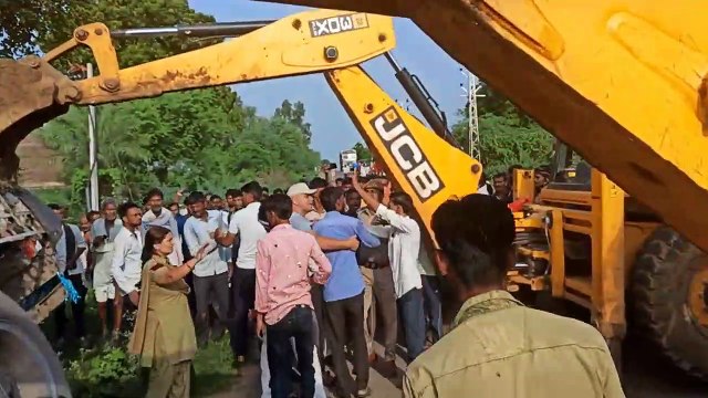 कवाई के स्टेट हाइवे 51 की घटना, ग्रामीणों ने जताया रोष, मामला दर्ज