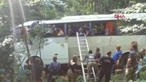 Bursa'da içinde 47 kişinin bulunduğu tur otobüsü şarampole yuvarlandı: 2 ölü
