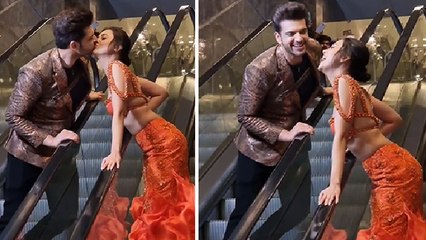 Karan Kundra Tejasswi Prakash Escalator Liplock Video Viral, सरेआम Kiss...|Boldsky*Entertainment