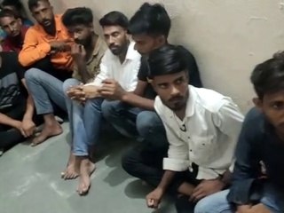 थाने में बंद 26 छात्र बोले हमको रात को पुलिस ने मुर्गा बना कर पीटा
