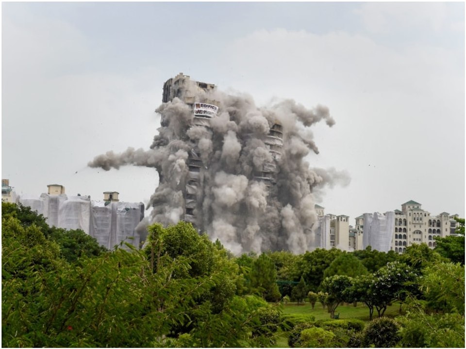 Twin Tower Blast का वीडियो, ब्लास्ट के बाद क्या हुआ, लोगों का रिएक्शन..देखिए सबकुछ | Supertech Tower