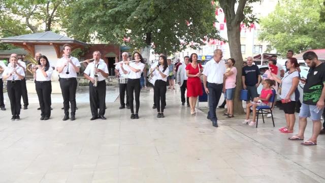 Bursa yerel haberleri... Zafer Bayramı Mudanya'da Coşkuyla Kutlandı