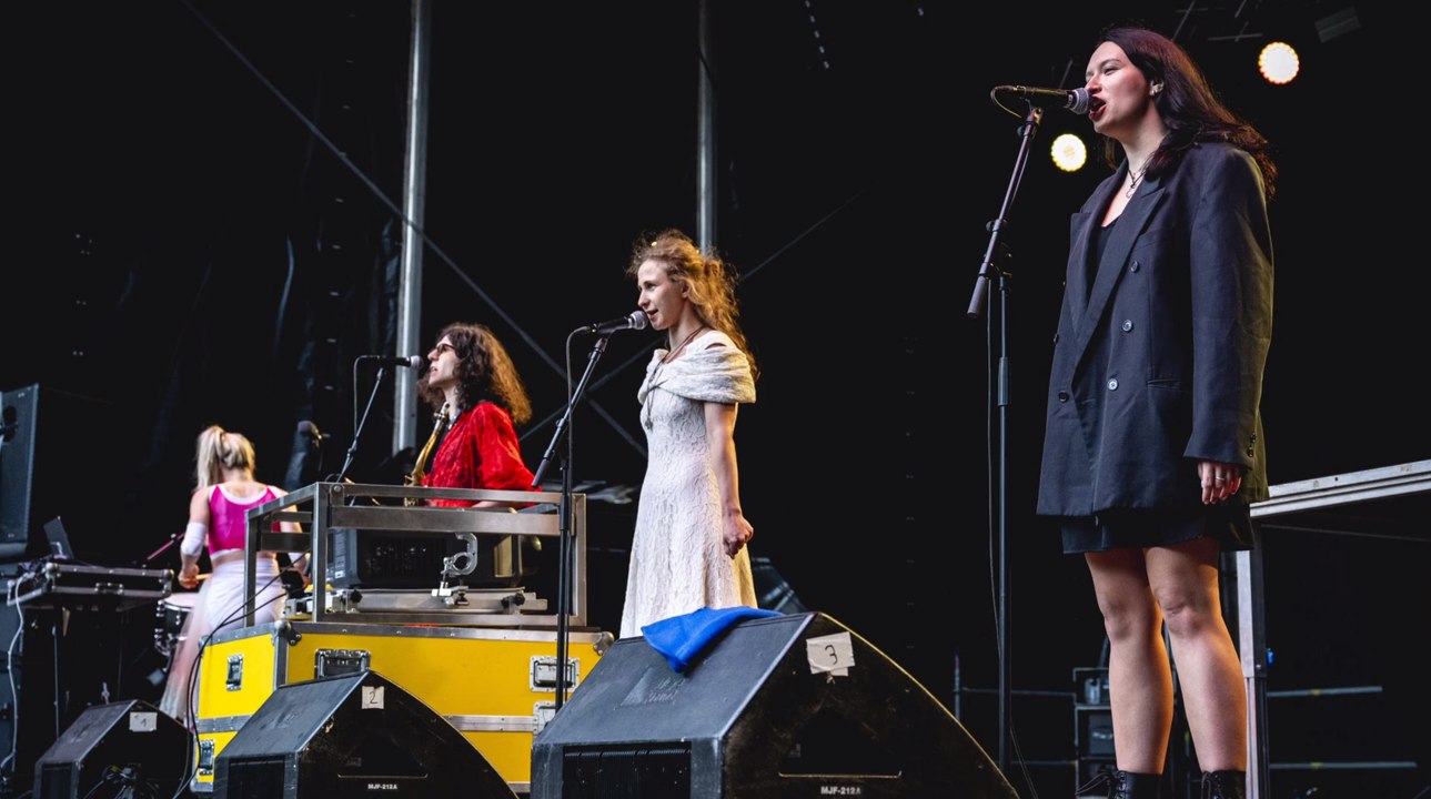 Putin-kritische Punkband "Pussy Riot" in Bern festgenommen!