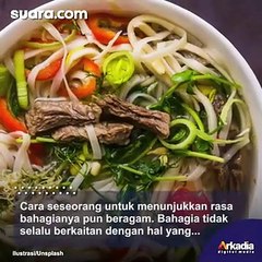 So Sweet! Tingkah Bule Ini Bikin Warganet Gemas saat Makan Mie