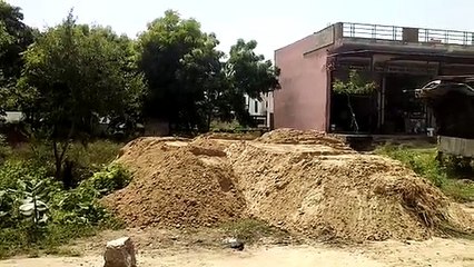 छुट्टी के दिन कर रहे थे अतिक्रमण, गिरदावर ने मौके पर पहुंचकर रुकवाया कार्य