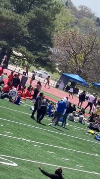 Une fillette perd sa chaussure au départ d'un 200 mètres et fait une remontée spectaculaire