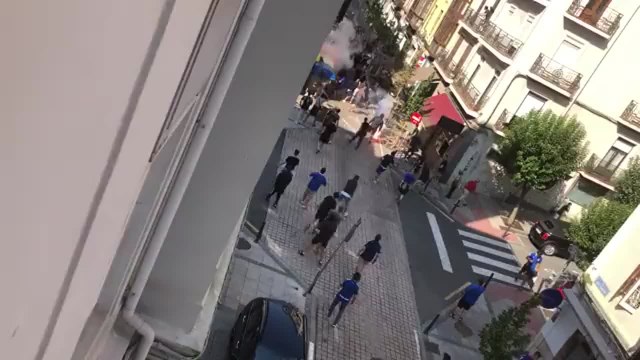 Enfrentamiento entre los ultras del Oviedo y el Racing en las calles de Santander