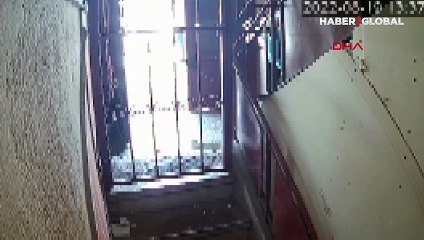 Bisikleti ile geldi, simitçide oturan kadına cinsel organını gösterip kaçtı