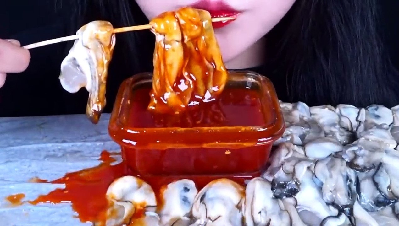 ASMR RAW OYSTER, SEAFOOD, SPICY SAUCE