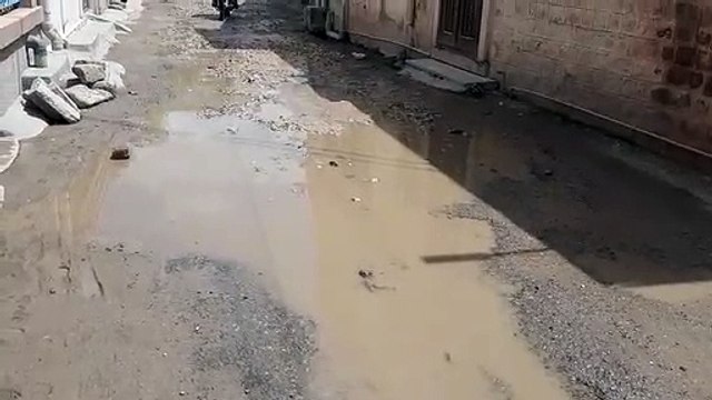 जरा सी बारिश मे घरों के अंदर भर जाता है पानी