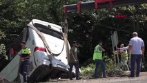 Bursa gündem haberleri... BURSA'DA TUR OTOBÜSÜ DEVRİLDİ: 5 ÖLÜ, 38 YARALI