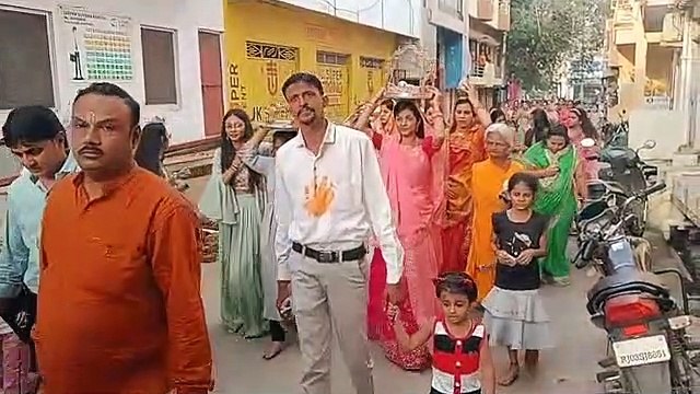 खुशियों से झूमे मन सारे, के जन्मे हैं महावीर प्यारे