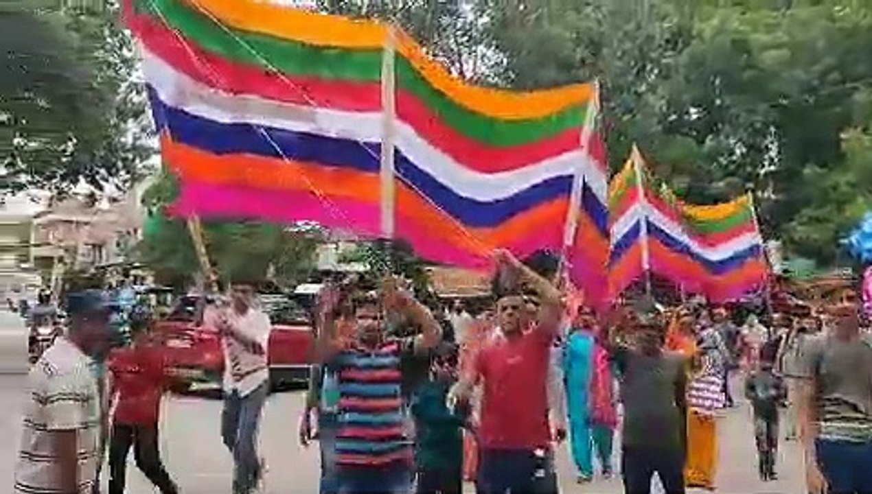 151 फीट लम्बी ध्वजा लेकर रामदेवरा जा रहे जातरू, देखें Video