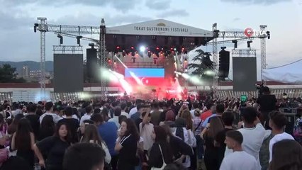 Karabağ zaferiyle yeniden yazılan türkü yoğun alkış aldı