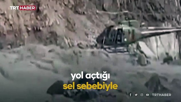 Pakistan'da tahliyeler sürüyor: Mahsur kalanlar helikopterle kurtarıldı