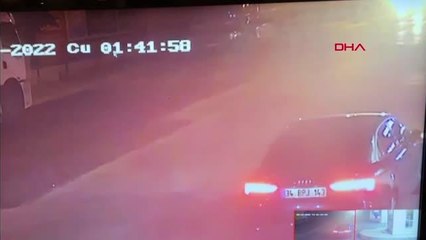 KARTAL'DA ALKOLLÜ SÜRÜCÜ YAYALARA ÇARPTI: 4 YARALI