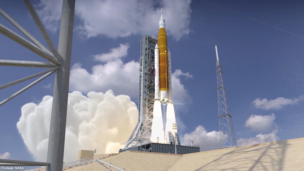 NASA’s space launch system rocket ready for Moo...