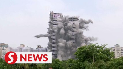 Indian authorities demolish illegal skyscrapers