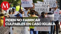 Padres de normalistas desaparecidos y familia de Abarca se unen en marcha