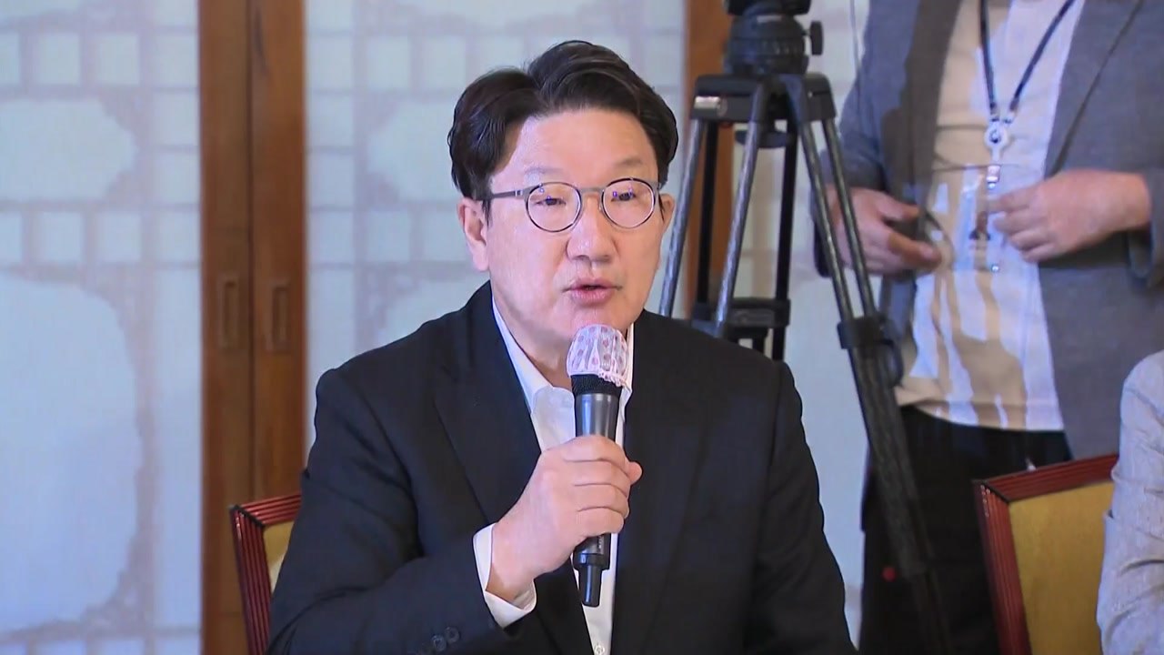 與 "이재명 당 대표 선출 축하...내로남불 벗어나 협치" / YTN