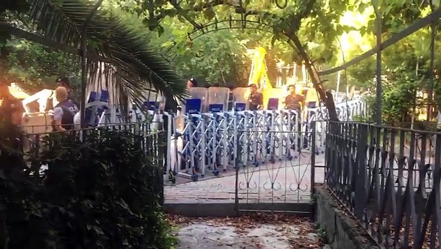 Tozkoparan'a sabah baskını: Çevik kuvvet ve iş makinaları mahalleye girdi