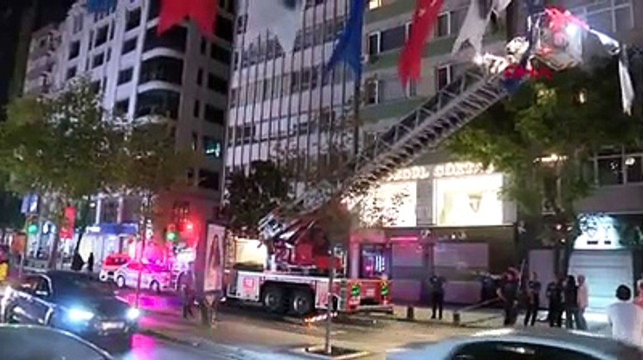 Yaşlı adam evinde kanlar içinde ölü bulundu