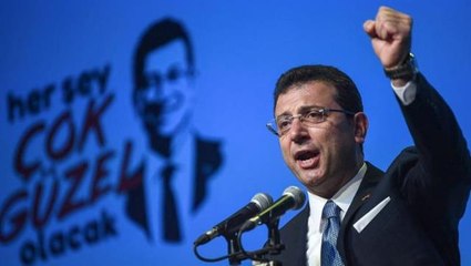 İmamoğlu'nun metrolara verdiği reklam sosyal medyayı ikiye böldü! Kendini "süper kahraman" olarak gösterdi