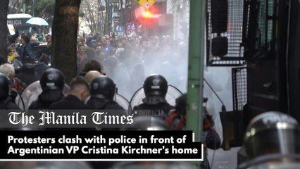 Protesters clash with police in front of Argentinian VP Cristina Kirchner's home