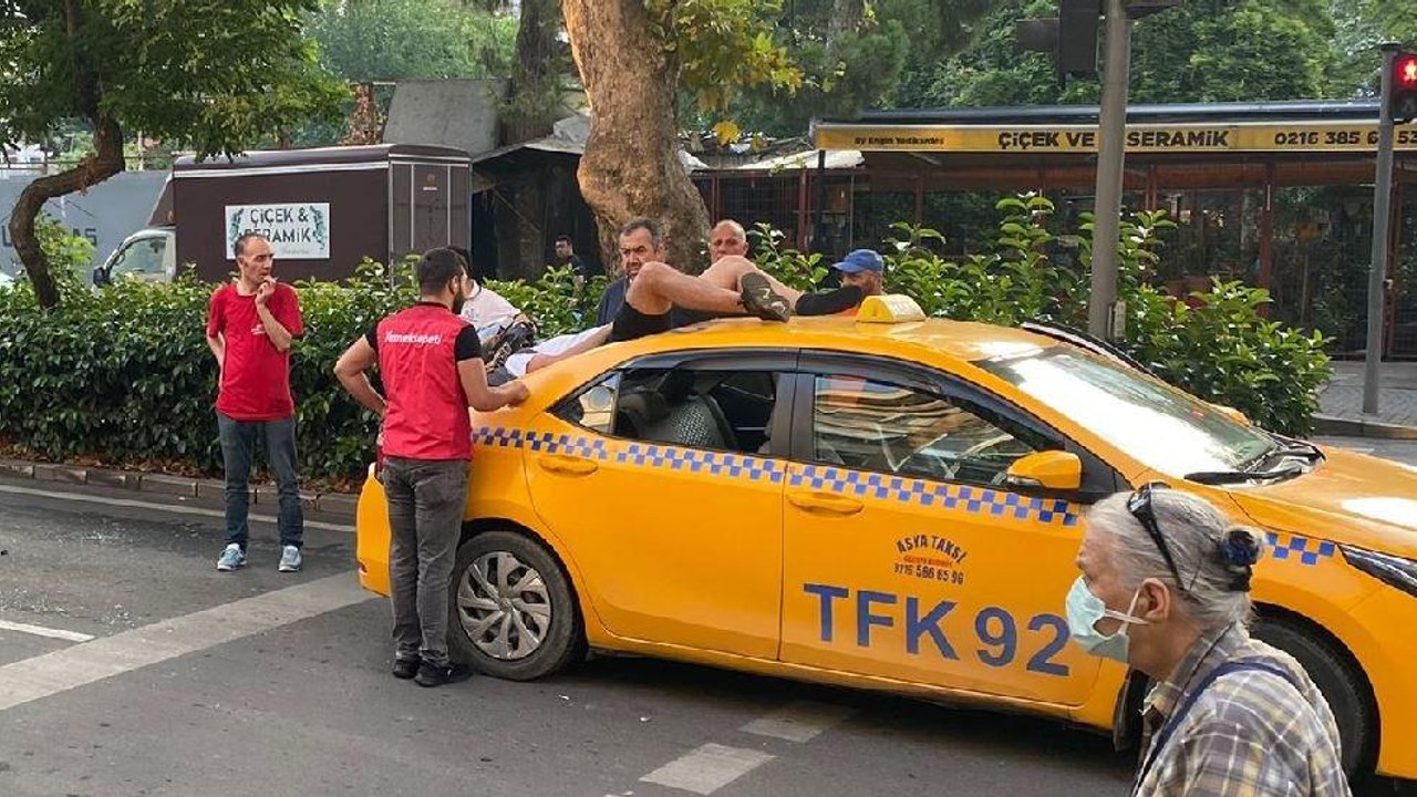İlginç görüntü: Motosiklet sürücüsü kaza sonras...