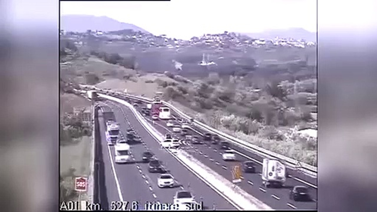 Il video della folle inversione a U in autostrada: patente ritirata e 8mila euro di multa