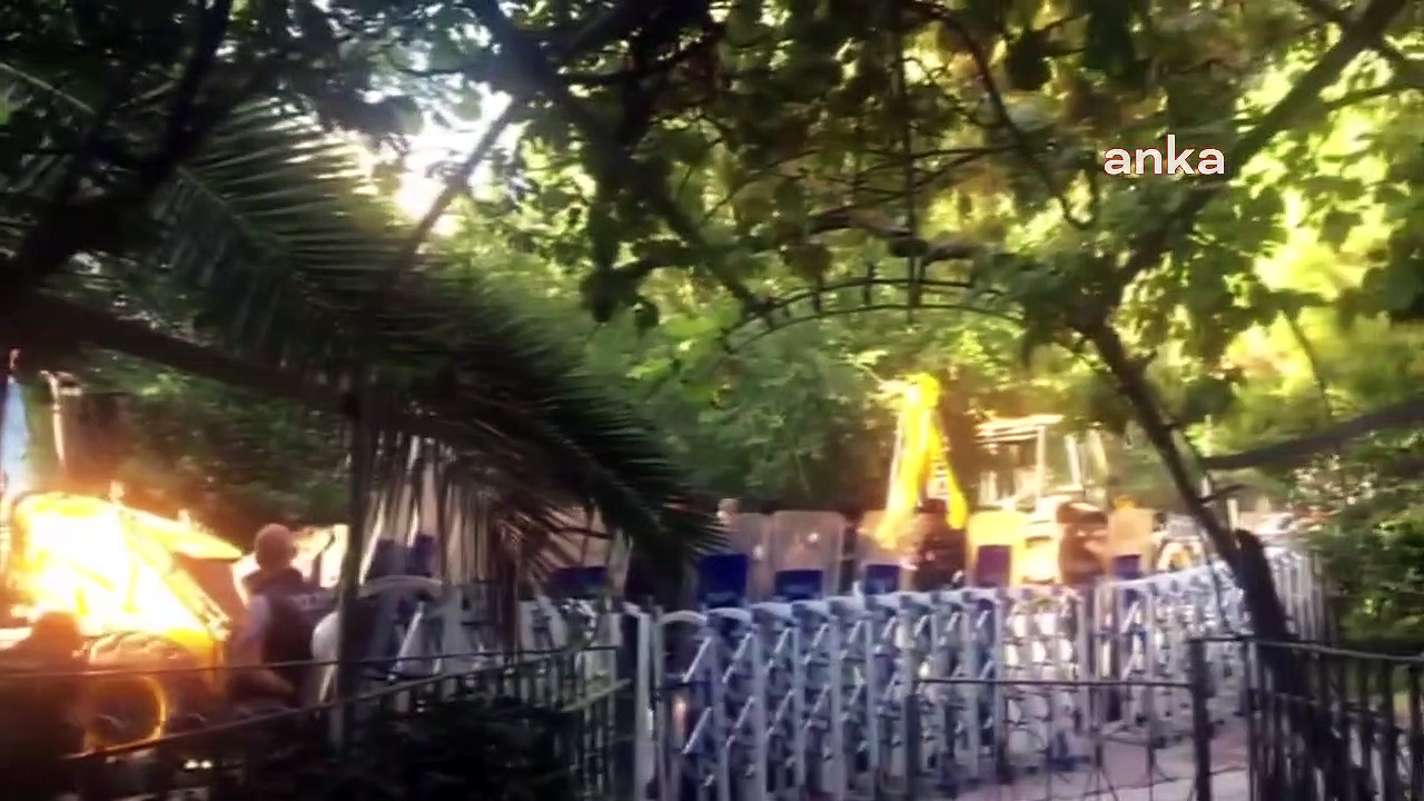 Kentsel dönüşüm kapsamındaki Tozkoparan�a şafak vakti yüzlerce polis