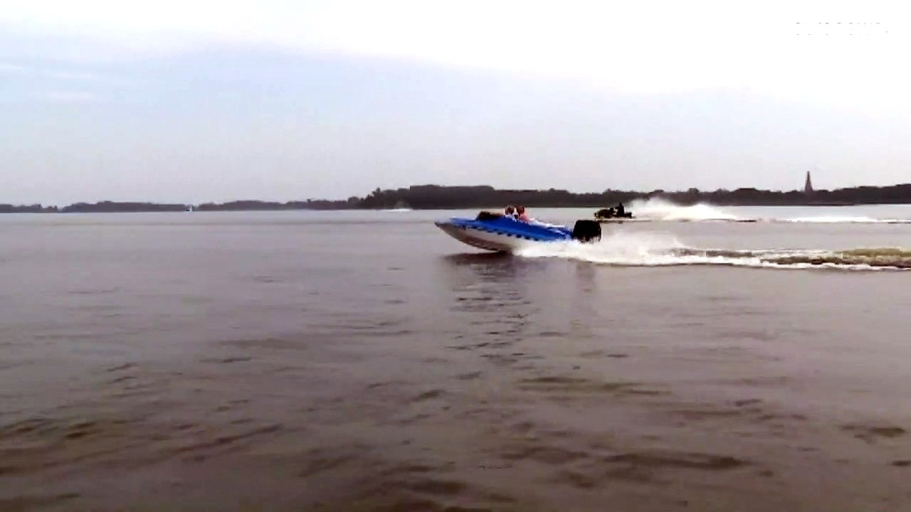 Rio Oder oxigenado por barcos a motor