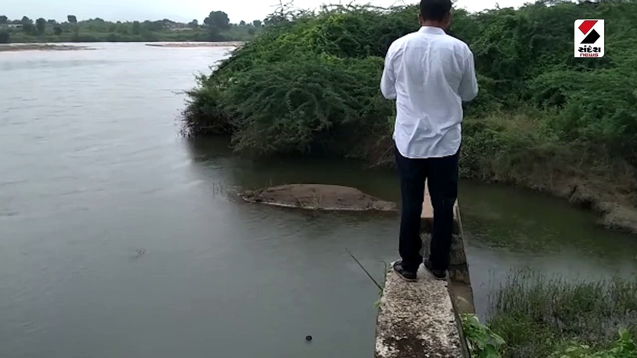 અમીરગઢ પાસે બનાસનદીમાં મગર દેખાયો