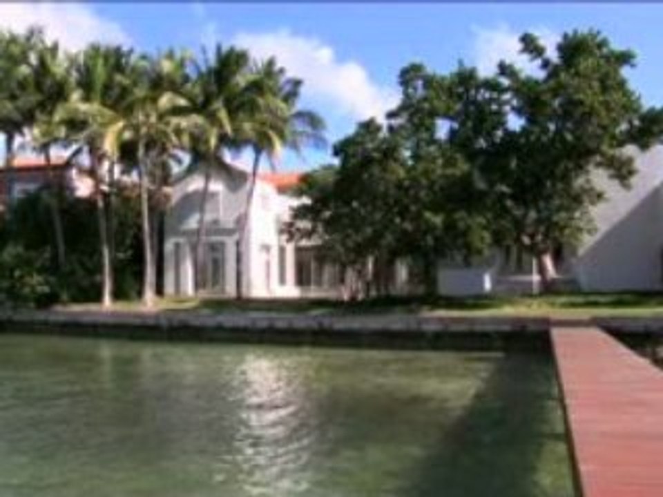 Rosa de la Cruz Collection