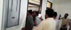राजस्थान विवि की नई सेंट्रल लाइब्रेरी के ताले तोड़े, दरवाजे के लात मार कर अंदर घुसे छात्र संघ महासचिव