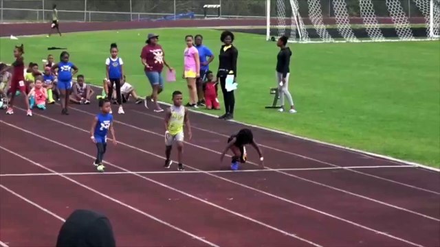Ce petit garçon est un futur champion d'athlétisme !