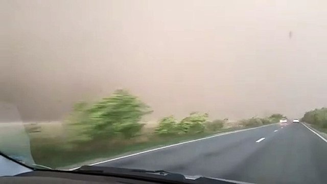 Effrayant mieux vaut ne pas prendre la route dans ces conditions météo