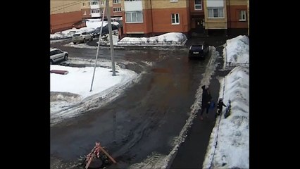 Joli réflexe  cette mère a sauvé son fils !